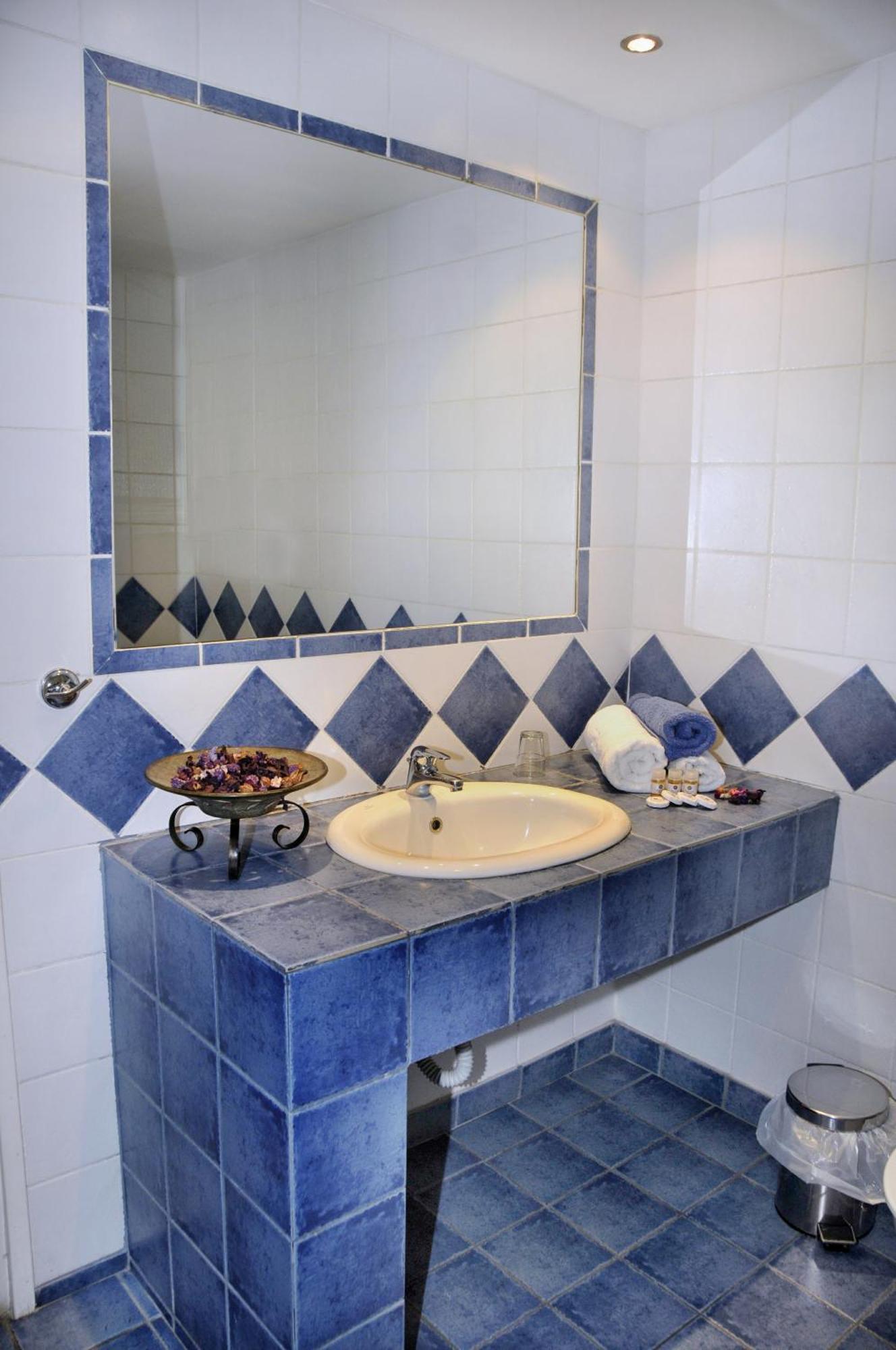 Hotel Elena Lamía Eksteriør billede