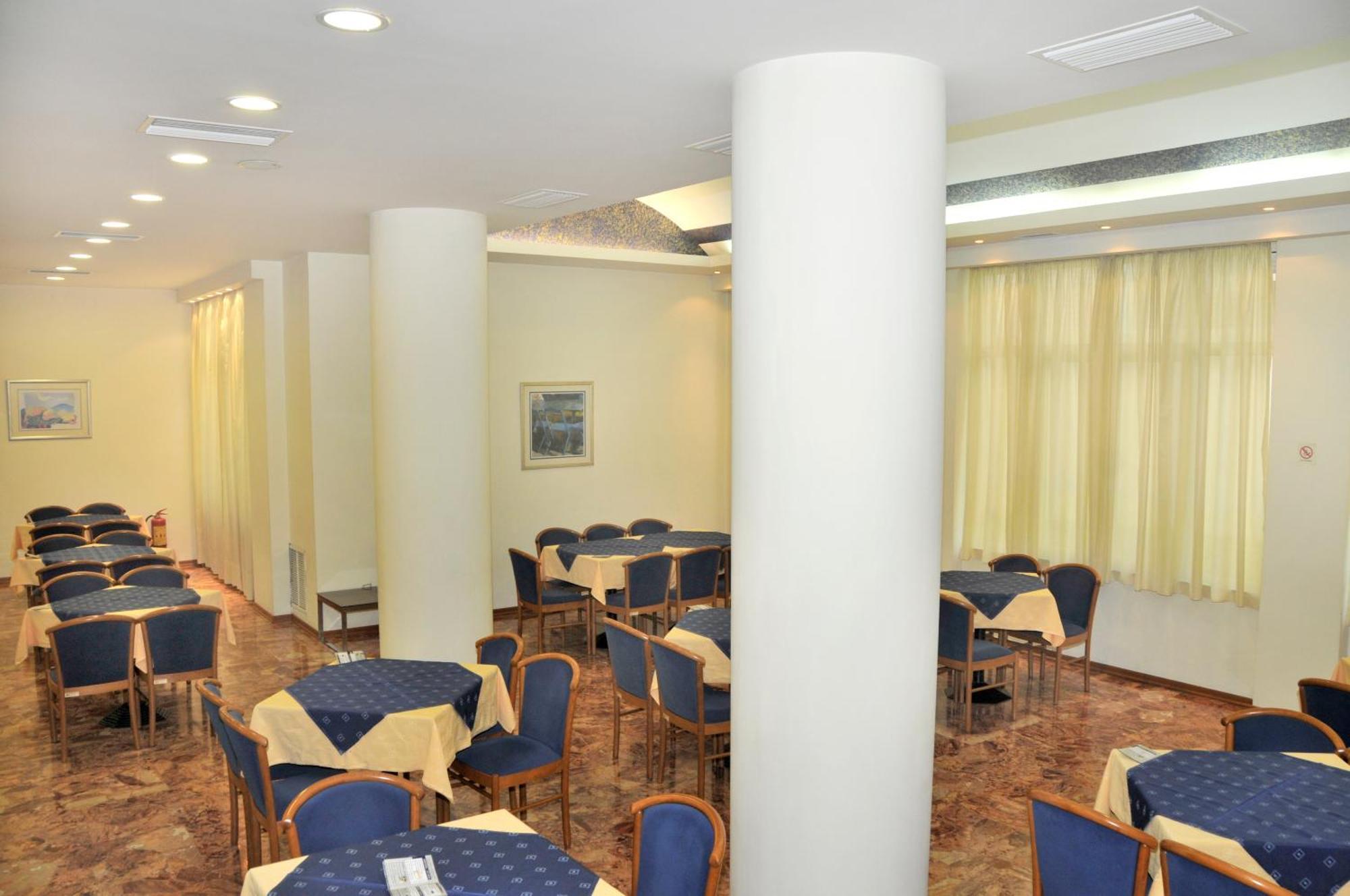 Hotel Elena Lamía Eksteriør billede